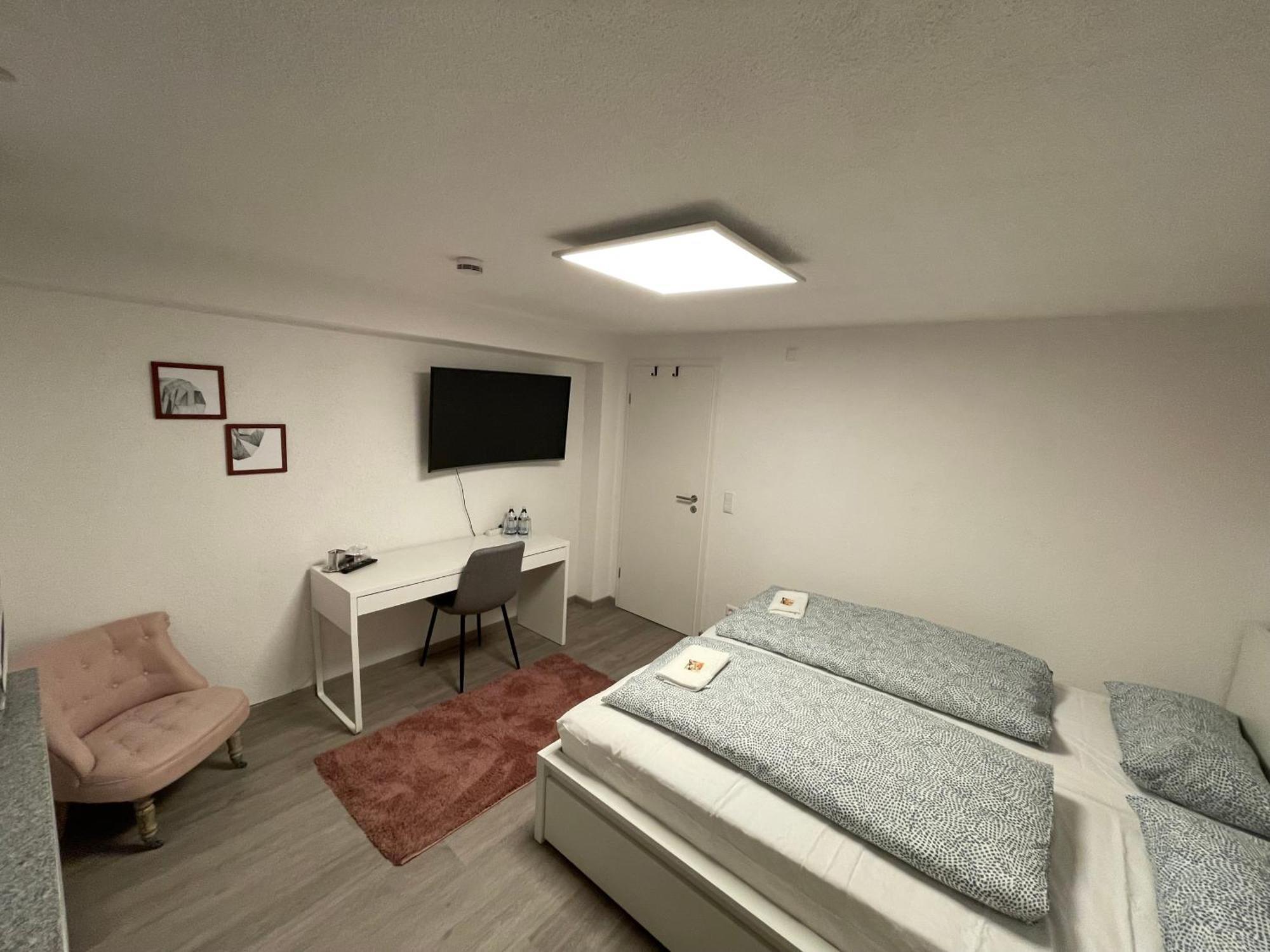 #3 Bequemes Zimmer Mit Pool Und Garten Memmingen Luaran gambar