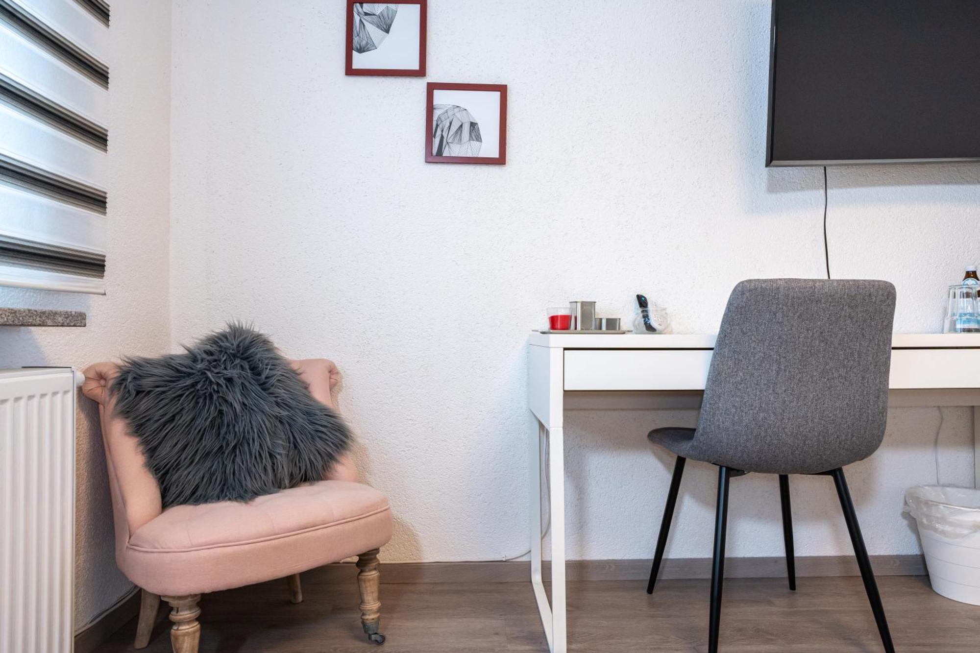 #3 Bequemes Zimmer Mit Pool Und Garten Memmingen Luaran gambar